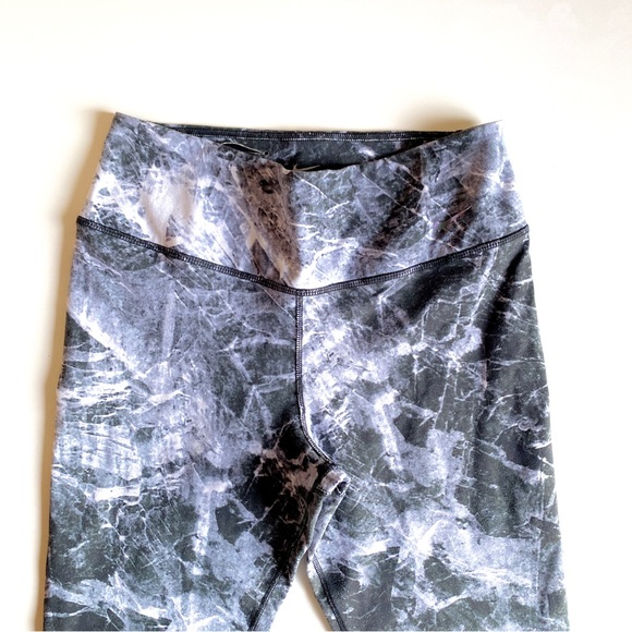 Nike marble capri leggings - Picture 2 of 6